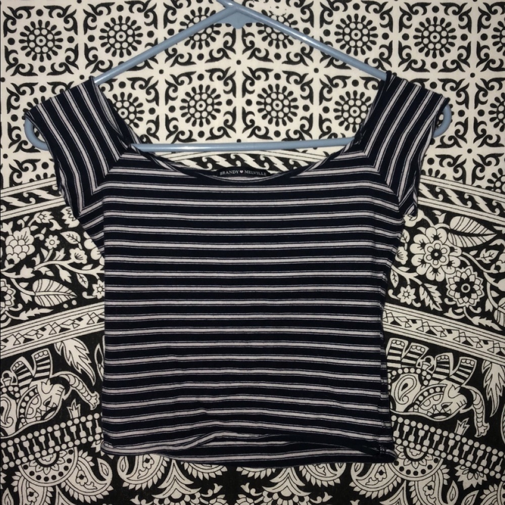 Brandy Melville crop top! white and black